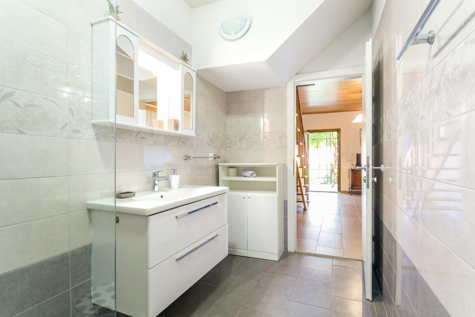 Apartments By The Sea Baska Voda, Makarska - 300 部屋 写真